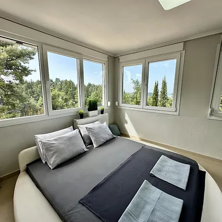 Four Seasons - The Eco Friendly Vilă