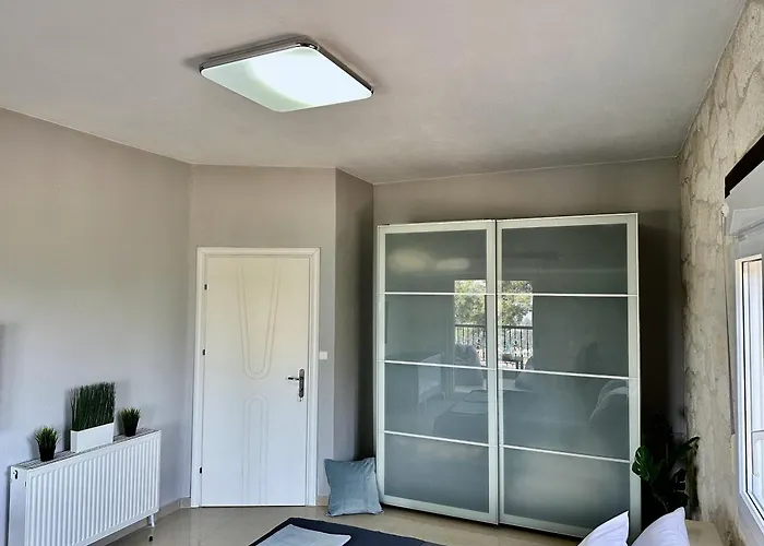 Four Seasons - The Eco Friendly Kriopigi