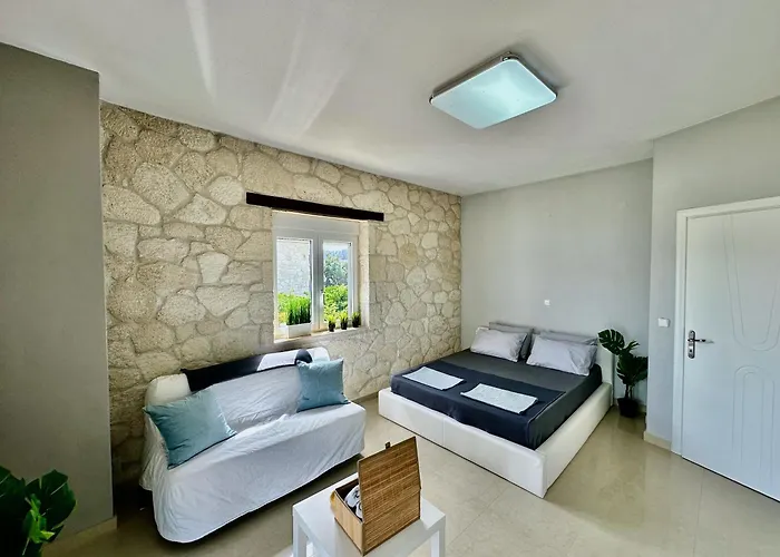 Four Seasons - The Eco Friendly * Kriopigi