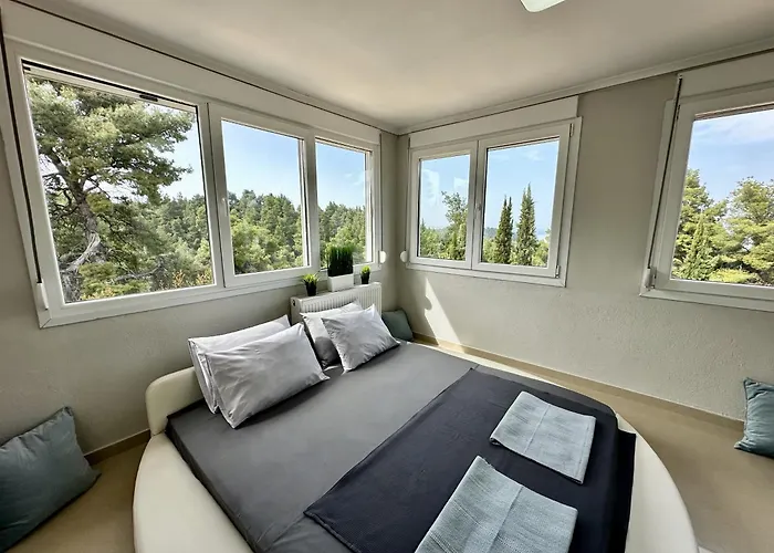 Four Seasons - The Eco Friendly Villa