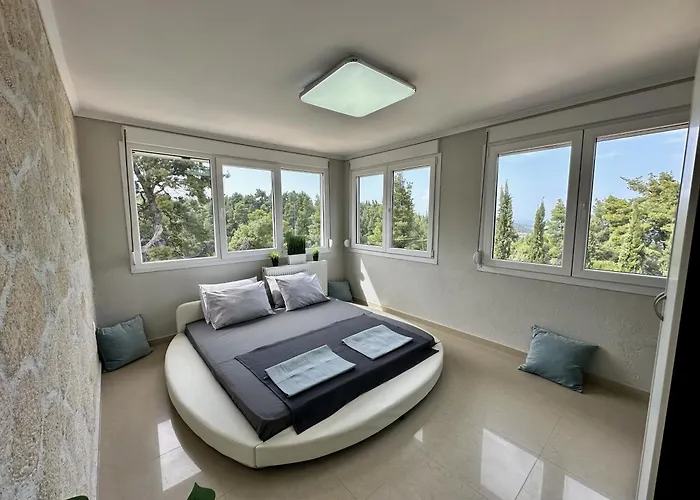 Four Seasons - The Eco Friendly Villa