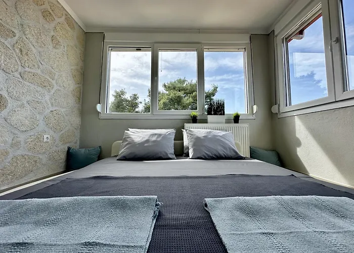 Four Seasons - The Eco Friendly * Kriopigi