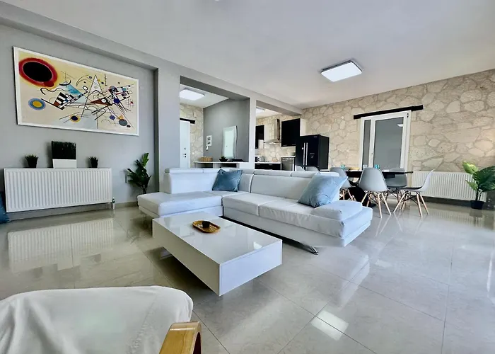 Four Seasons - The Eco Friendly * Kriopigi